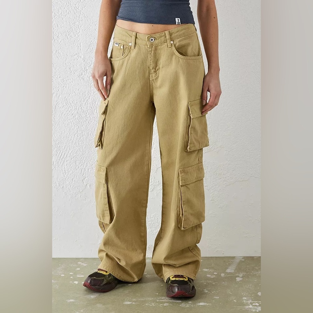 NWOT The Ragged Priest Stone Tan Wide Leg Cargo Jeans Size 28 Rare
